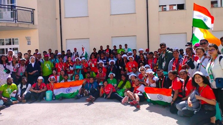 लिस्बन में आयोजित विश्व युवा दिवस में भाग लेनेवाले भारतीय युवा