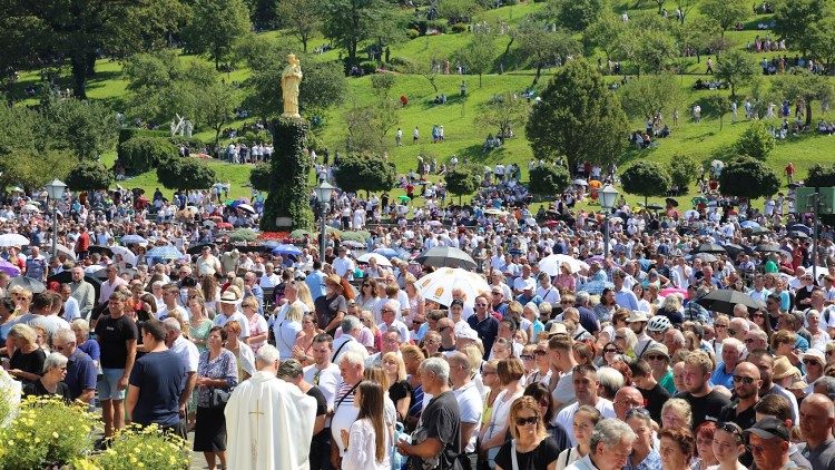 Mnoštvo hodočasnika na Veliku Gospu u Mariji Bistrici (Foto: Tiskovni ured Zagrebačke nadbiskupije)