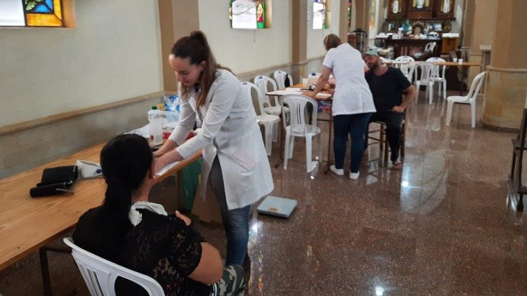 O ambulatório improvisado na Igreja de Roca Sales