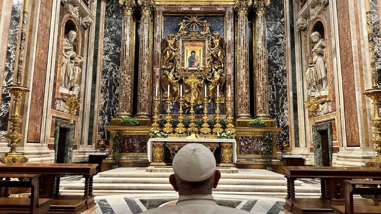 教皇、聖マリア大聖堂で祈る、マルセイユ訪問終えて - バチカン