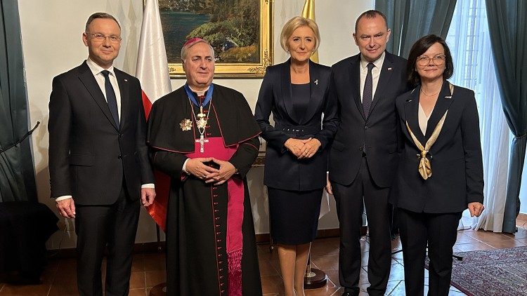 Abp Pennacchio otrzymał wysokie polskie odznaczenie