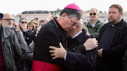 Bischof Enrico Trevisi von Triest beim Papstbesuch am Sonntag 
