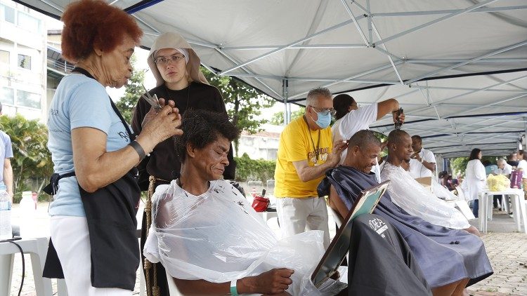 Assistência aos pobres - corte de cabelo