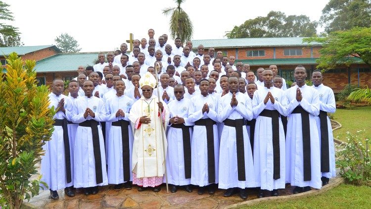 2023.11.27 TANZANIA:Maadhimisho ya Misa katika fursa ya kuvalishwa Kanzu kwa waseminari 83 wa Seminari Kuu Ntungamo,Bukoba Tanzania.