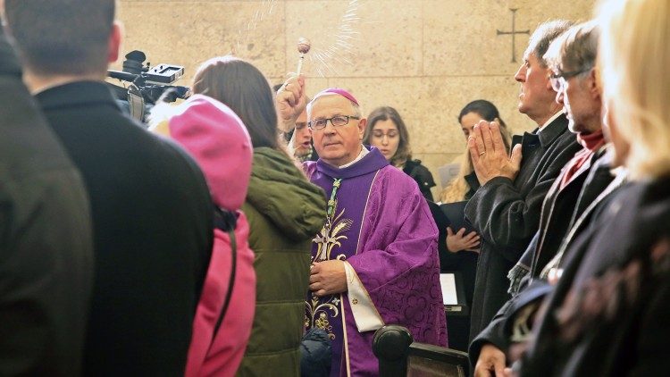 Pomoćni biskup Mijo Gorski blagoslivlja obnovljenu crkvu sv. Marka  Crkva sv. Marka  (Foto: TU Zagrebačke nadbiskupije)