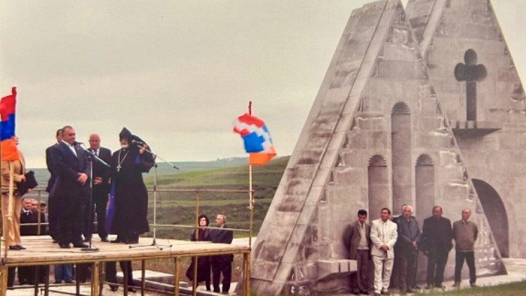 2024.08.01 Monumento "Grande e piccola sunik" in Artsakh