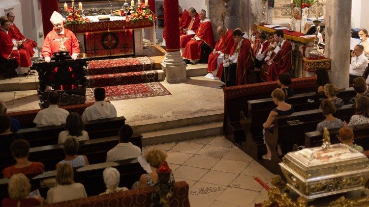 Mons. Vjekoslav Huzjak na slavlju sv. Todora u Korčuli (Foto: IKA) 