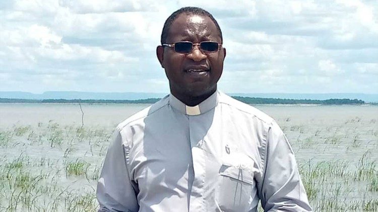 Fr Cletus Mwiila, župa svećenika župe St Marys' Choma