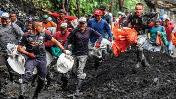 Garimpeiros de esmeraldas na província de Boyacá, Colômbia