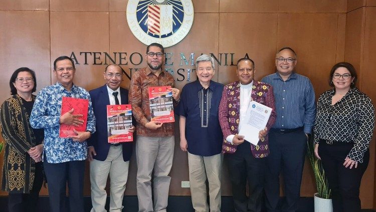 Pictured (L-R): Dr. Czarina Saloma-Akpedonu, Fr. Donatus Wea, Dr. Yohanes Subasno, Fr. Maxi Un Bria, Fr. Dominikus Doniola, Fr. Roberto C. Yap SJ, Cristina Alikpala, Fr. Joaquin Jose Mari C. Sumpaico III SJ, Fr. John Chong Chechon SJ, and Sr. Merle “Ley” I SalazarFDNSC. Photo supplied