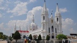 Santuario de Nuestra Señora de la Salud en Vailankanni, India.