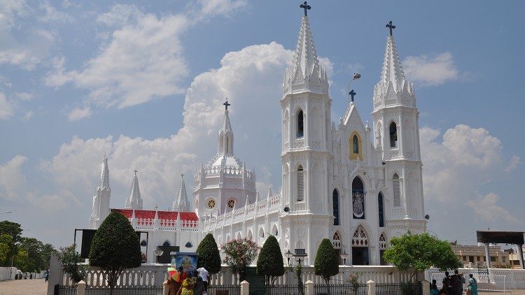 Unsere liebe Frau von der guten Gesundheit, das schneeweiße Marienheiligtum in Vailankanni, Tamil Nadu (Südindien)