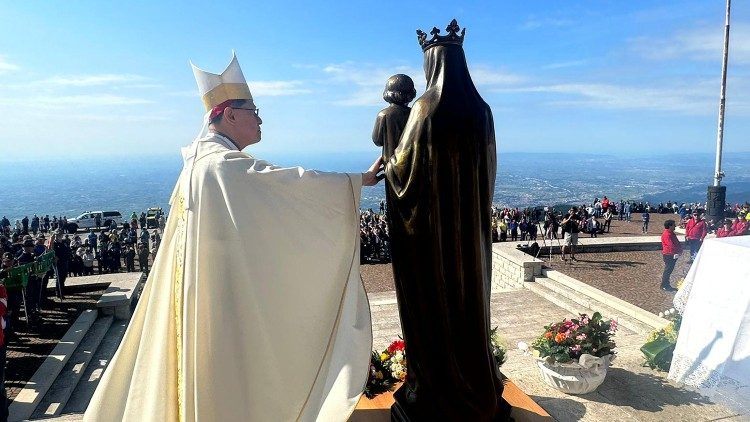 Il cardinale Tagle al Sacrario militare di Cima Grappa