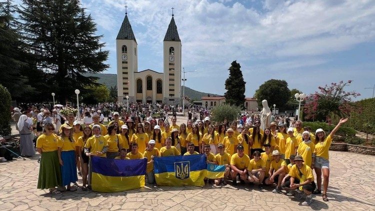 Medjugorje மரியன்னை திருத்தலத்தில் இளையோர்