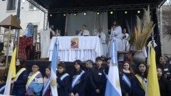 Santa Misa en honor de san Cayetano, en el barrio porteño de Liniers, Buenos Aires, Argentina.