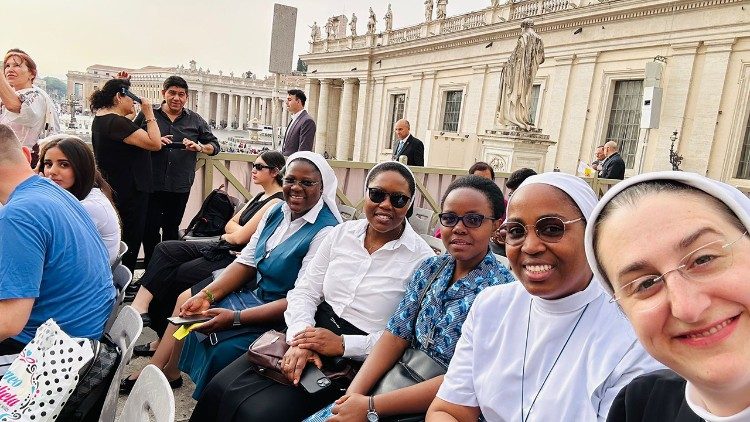 Irmã Sãozinha com outras religiosas estagiárias no âmbito do projeto "Pentecostes"