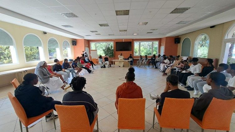 A irmã Sãozinha num encontro com os jovens e sobre os jovens