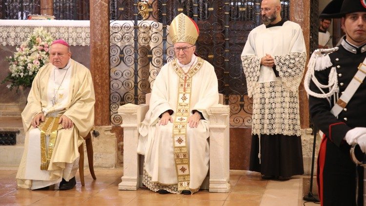 Parolin bíboros Assisiben Szent Klára liturgikus emléknapján a szentmisén