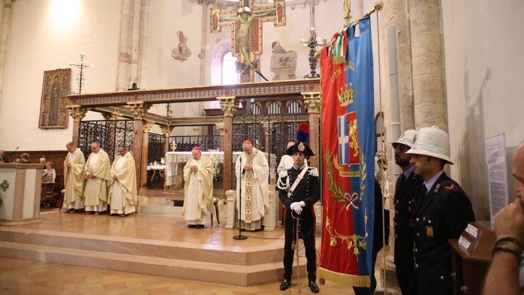 Santa Missa na Basílica de Santa Clara, em Assis