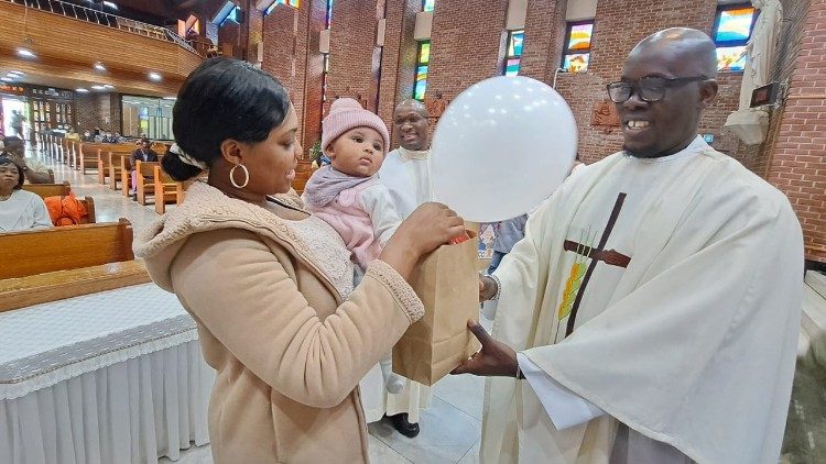 La comunidad cristiana acoge a los más pequeños