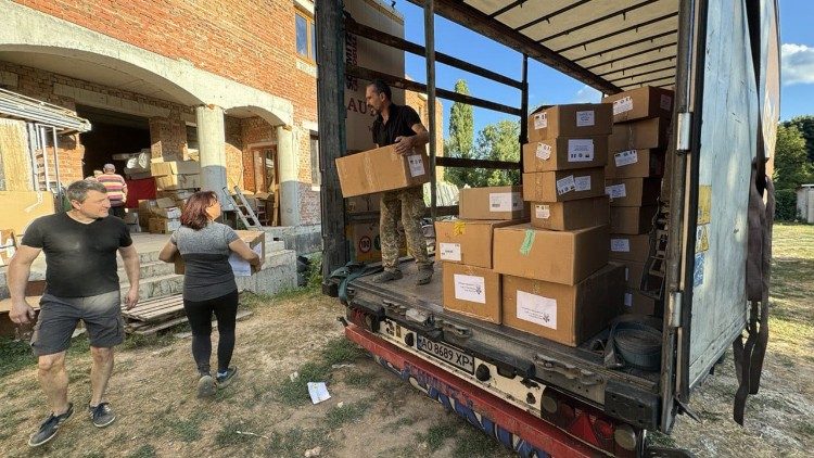 Los camiones con la ayuda del Papa para Ucrania llegaron a Kharkiv