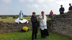 Mgr Philippe Jourdan au sanctuaire marial de Viru-Nigula. 