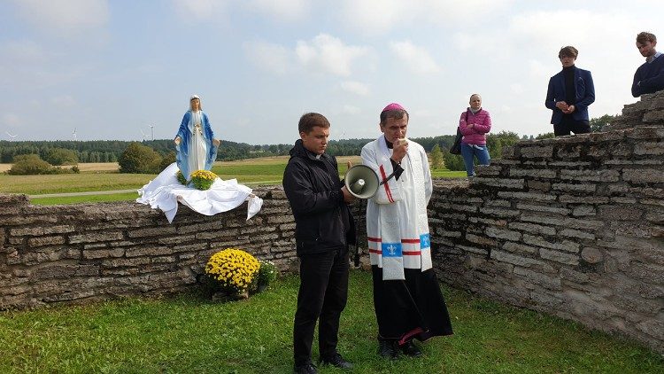 Bishop Philippe Jourdan at the Marian shrine in Viru-Nigula