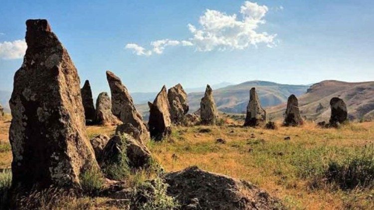 2024.08.16 Armenia - Sito archeologico "Zorats Karer"  o Qarahunj