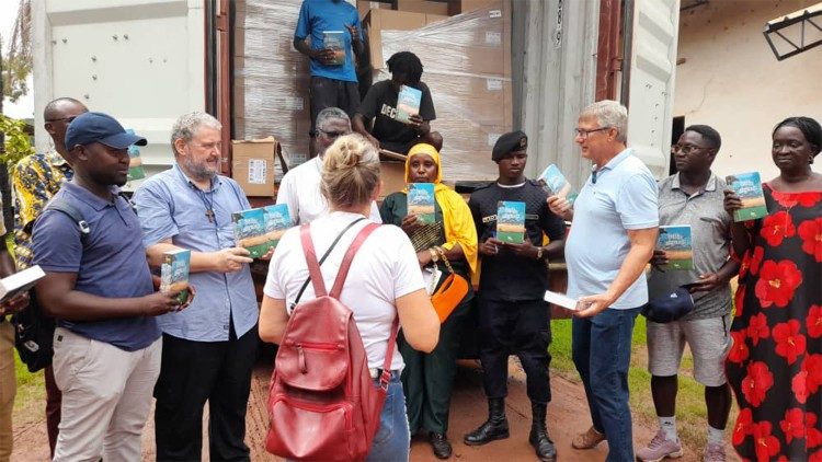 Chegada das Bíblias na Guiné-Bissau