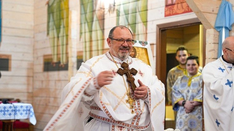 El padre Roman Vovk en la parroquia de Santa María del Perpetuo Socorro de Zaporizhzhia