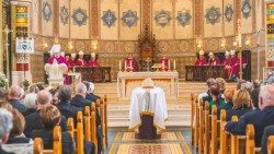 Funerali di monsignor Treanor nella cattedrale di Belfast