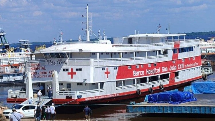 
                    Cardeal Leonardo Steiner abençoa o barco-hospital São João XXIII
                