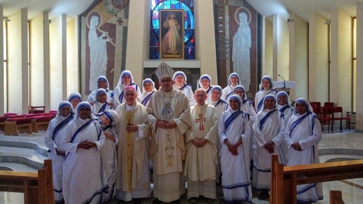 Sestre sv. Majke Terezije „Misionarke ljubavi“ proslavile su svoju zaštitnicu Blaženu Djevicu Mariju Kraljicu (Foto: KTA BIH)