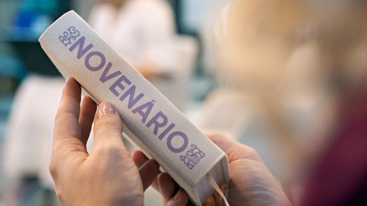 
                    Livro procura resgatar a prática das novenas
                