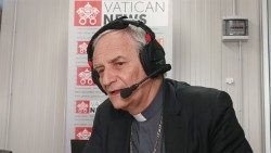 Cardinal Zuppi in the studios of Vatican News at the Rimini Meeting