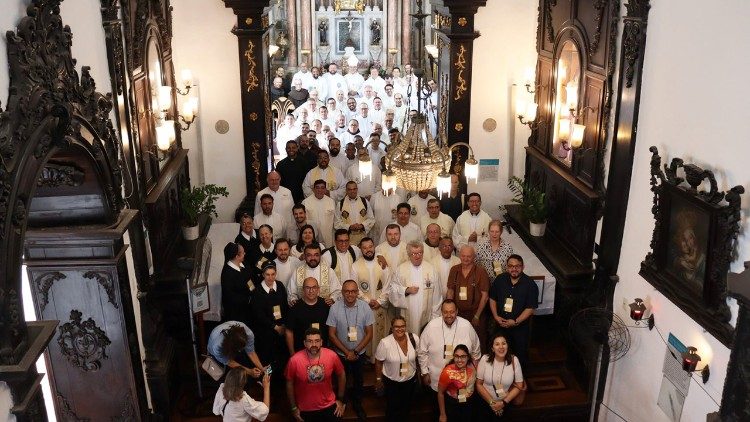 
                    Encontro em Vitória, no Espírito Santo, reuniu mais de 100 reitores de santuários
                