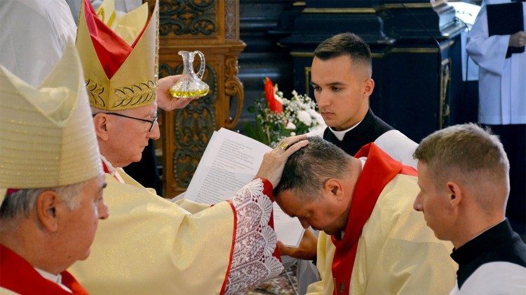 
                    Cardeal Parolin: é inútil construir uma sociedade que exclui Deus
                