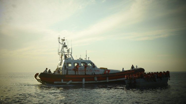 A intervenção da Guarda Costeira Italiana