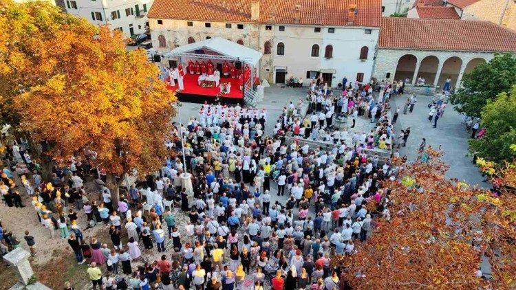 Vjernici okupljeni na misnom slavlju