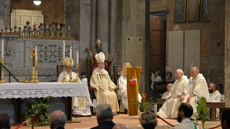 Il cardinale Claudio Gugerotti, prefetto del Dicastero per le Chiese Orientali, a Pavia, nella basilica di San Pietro in Ciel d'Oro