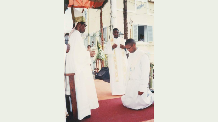 Igreja diocesana de Mindelo (Cabo Verde) celebra 20 anos sacerdócio Padre Lino Paulino Pereira