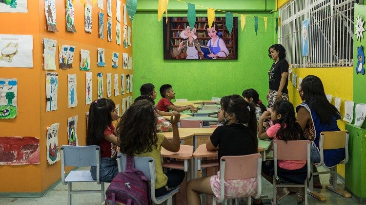 Sestra Janice Santos de Santana brine se za djecu migrantica u vrtiću CIM dok su one suočene s dugim radnim vremenom.  (Giovanni Culmone / GSF)