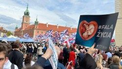 Um dos registros de abril da Marcha pela Vida na Polônia (foto: Karol Darmoros)