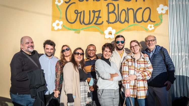 S dubokom humanošću radnici i volonteri Zaklade Cruz Blanca u Ceuti pružaju socijalnu pomoć migrantima koji stižu u grad.  (Giovanni Culmone/GSF)