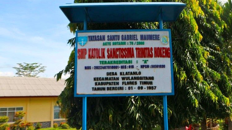 Catholic school in Indonesia closes amid Mount Lewotobi’s eruption