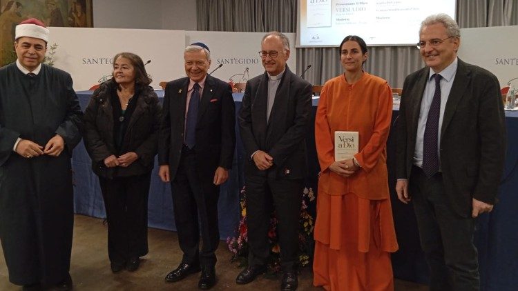 Presentazione, a Roma, del libro "Versi a Dio" tenutasi presso la sala conferenza della Comunità di Sant'Egidio.