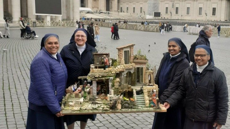 "Dallo scarto alla vita nuova", il presepe di Suor Loreda in Piazza San Pietro