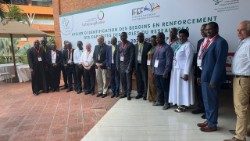 Les participants à l’atelier international d’identification des besoins en renforcement des capacités du réseau des écoles catholiques des pays francophones africains vivant ou ayant connu des conflits. (Kigali, Rwanda).