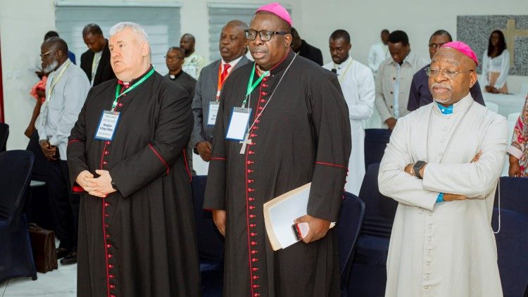 Des participants à la session sur le dialogue interreligieux et la transition politique au Gabon (Libreville, du 11 au 13 décembre 2024).