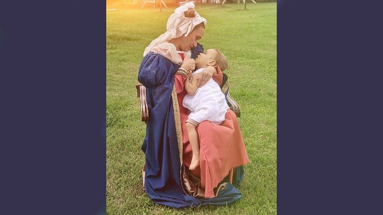 Maria Teresa y Domingo reinterpretan la Virgen con el Niño de Filippo Lippi